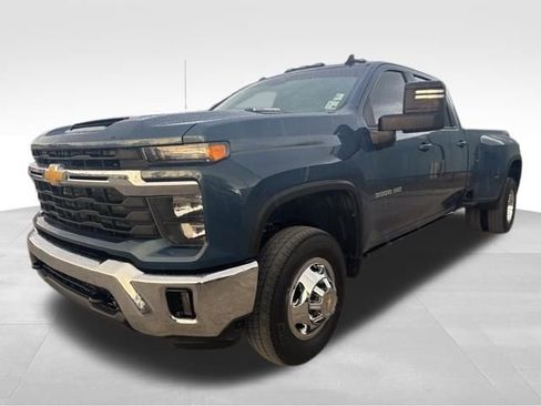 Used 2024 Chevrolet Silverado 3500 LT w/ Convenience Package image 4