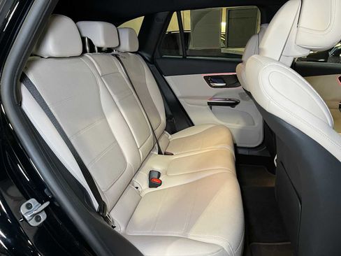 Used 2025 Mercedes-Benz GLC 300 4MATIC image 14
