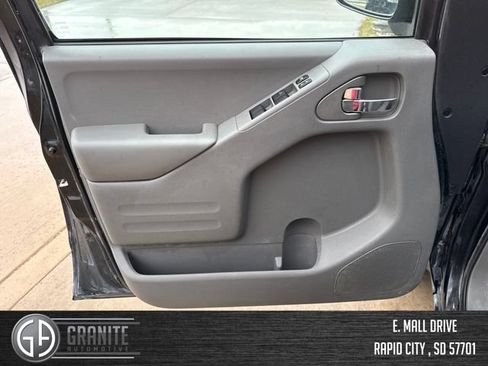 Used 2021 Nissan Frontier SV w/ Midnight Edition Floor Mats AWD/4WD image 10