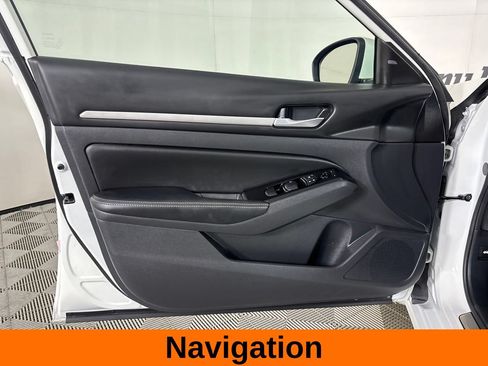 Used 2024 Nissan Altima 2.5 SL FWD image 11