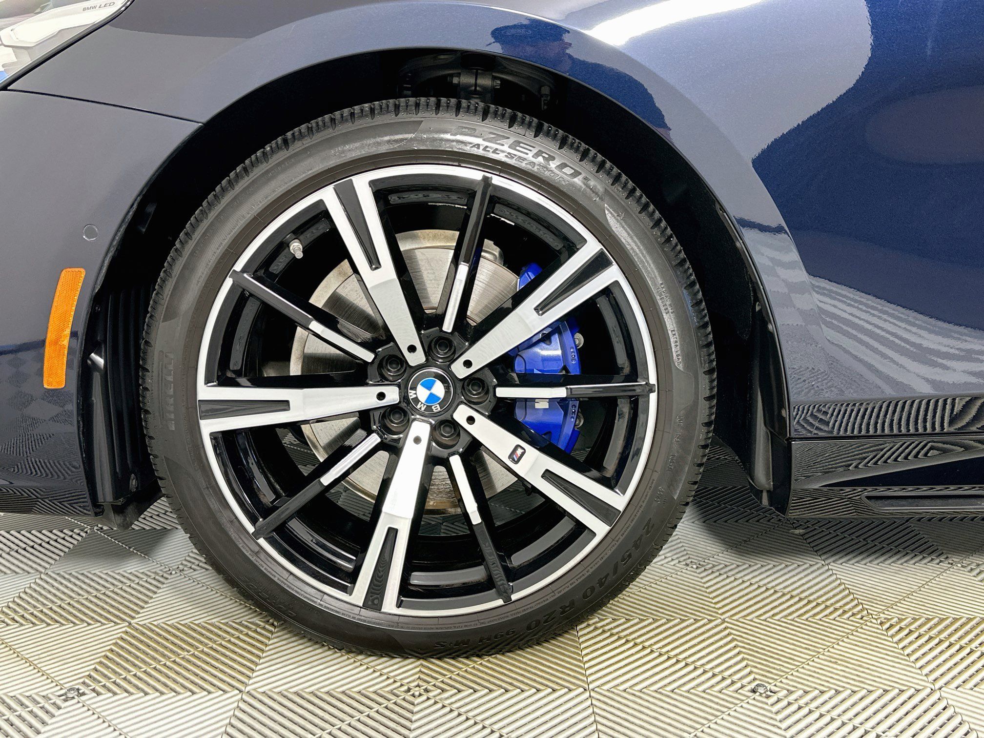 Used 2025 BMW 530i w/ M Sport Package RWD image 9