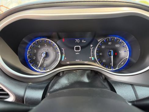 Used 2025 Chrysler Pacifica Select FWD image 29