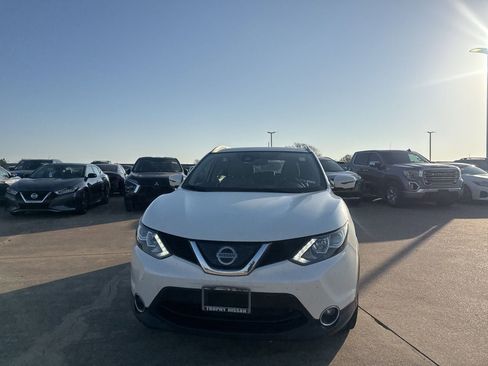 Used 2019 Nissan Rogue Sport SV w/ Technology Package image 4