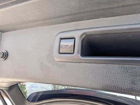 Used 2021 Toyota Highlander XLE image 30