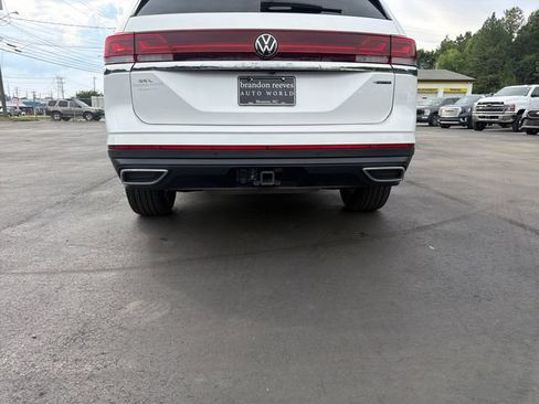 Used 2024 Volkswagen Atlas SEL AWD/4WD image 28