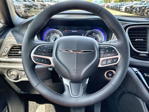 New 2026 Chrysler Pacifica Pinnacle image 16