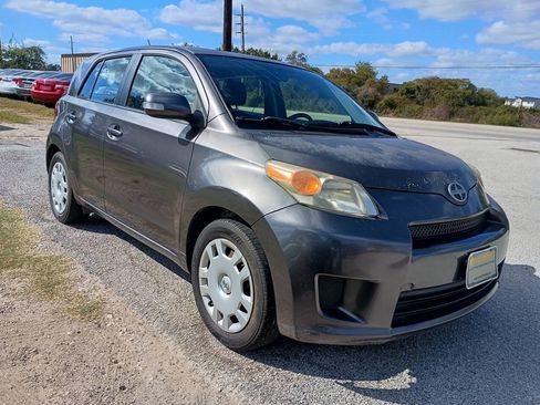 Used 2010 Scion xD image 2