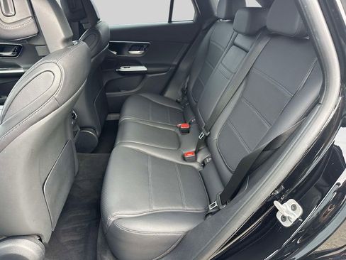 Used 2024 Mercedes-Benz GLC 300 4MATIC image 17