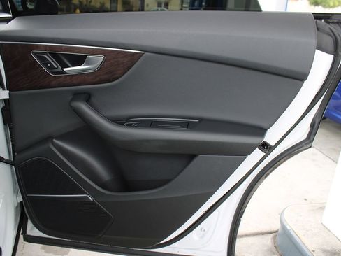 Used 2019 Audi Q8 Premium Plus w/ Premium Plus AWD/4WD image 47