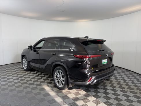 Used 2021 Toyota Highlander Limited AWD/4WD image 8