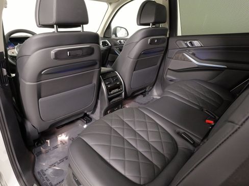 Used 2025 BMW X7 xDrive40i image 39