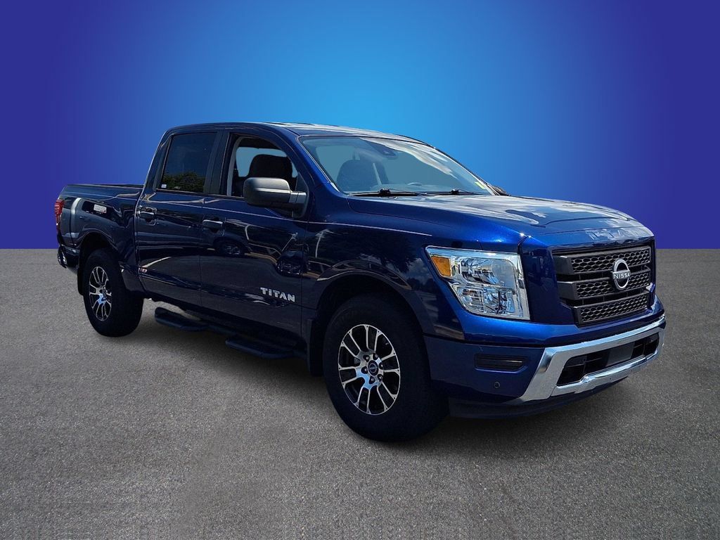 Used 2024 Nissan Titan SV w/ SV Convenience Package RWD image 3