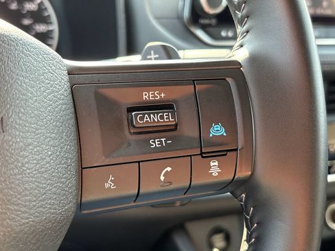 Used 2025 Nissan Rogue SV FWD image 37