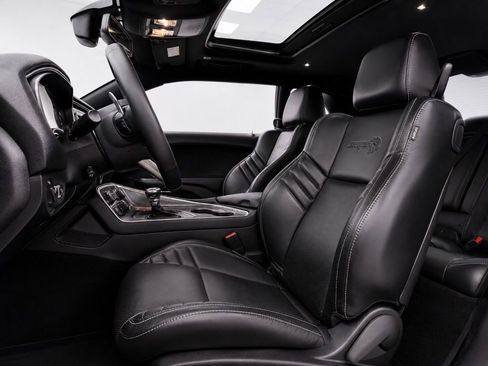 Used 2018 Dodge Challenger SRT Hellcat RWD image 18