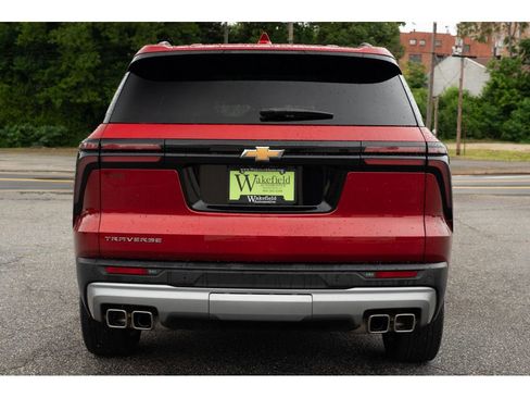 Used 2025 Chevrolet Traverse LT w/ Sun and Wheel Package FWD image 7