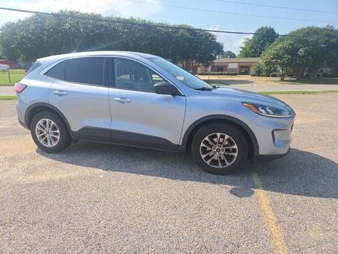 Used 2022 Ford Escape SE FWD image 11