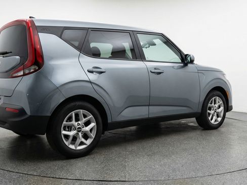 Used 2025 Kia Soul LX w/ LX Technology Package image 9