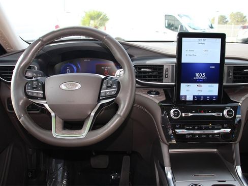 Certified 2021 Ford Explorer Platinum w/ Equipment Group 601A image 16