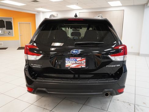 Used 2020 Subaru Forester Limited image 9