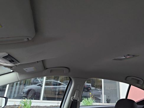 Used 2021 Nissan Versa SV FWD image 10