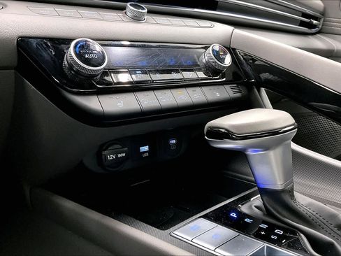 Used 2025 Hyundai Elantra SEL image 33