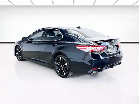 Used 2018 Toyota Camry XSE image 6