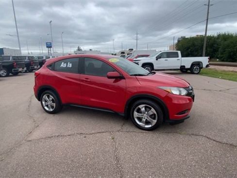 Used 2018 Honda HR-V LX image 2