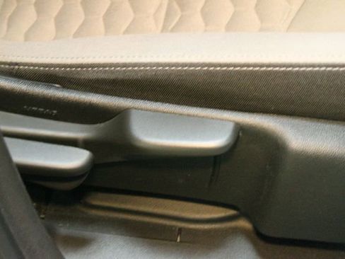 Used 2021 Chevrolet Equinox LS w/ LS Convenience Package image 12