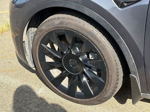 Used 2023 Tesla Model Y Long Range AWD/4WD image 21
