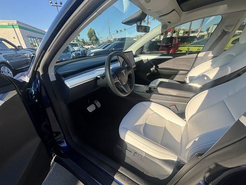 Used 2023 Tesla Model Y Performance AWD/4WD image 10