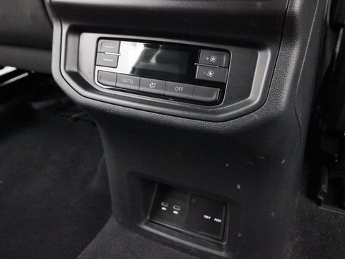Used 2025 Volkswagen Atlas SE AWD/4WD image 32