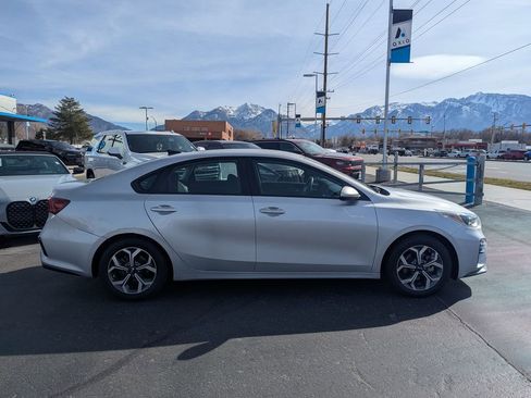 Used 2021 Kia Forte LXS FWD image 2