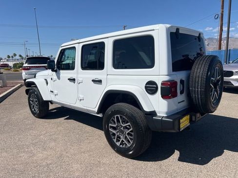 Used 2025 Jeep Wrangler Unlimited Sahara AWD/4WD image 6