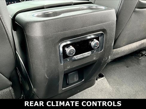 Used 2025 GMC Yukon XL Denali AWD/4WD image 10