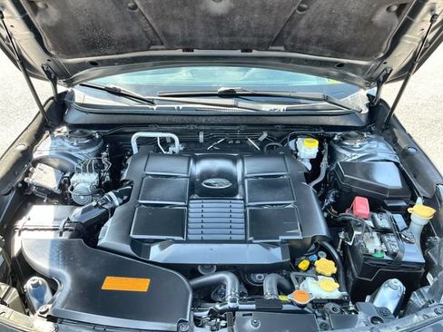 Used 2019 Subaru Outback 3.6R Limited AWD/4WD image 19