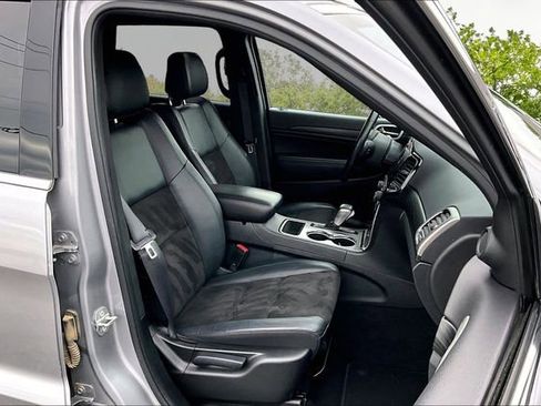 Used 2021 Jeep Grand Cherokee Laredo X AWD/4WD image 7