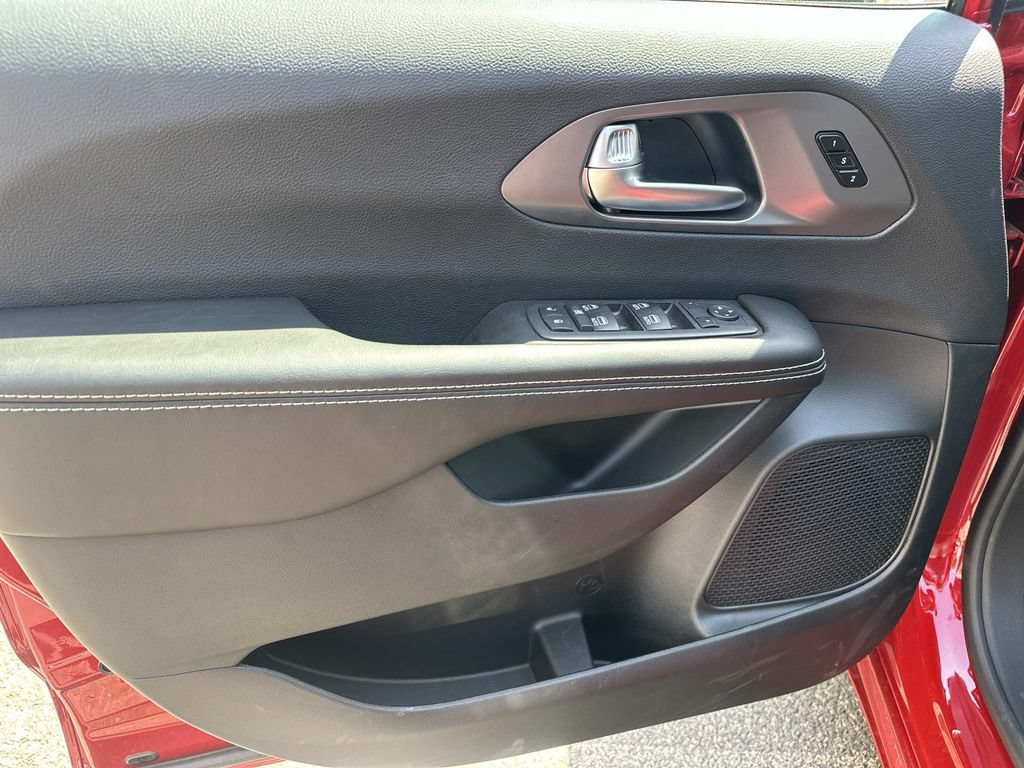 New 2026 Chrysler Pacifica Select w/ S Appearance Package FWD image 19