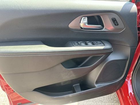 New 2026 Chrysler Pacifica Select w/ S Appearance Package FWD image 19