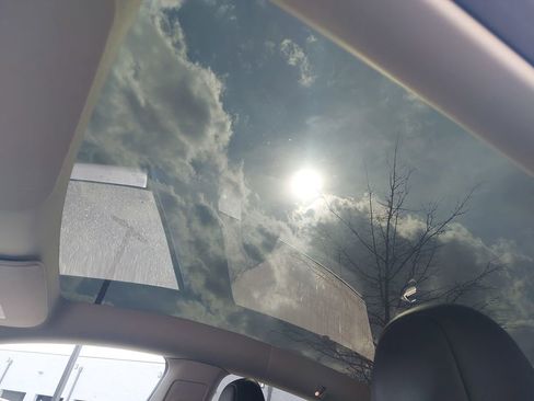 Used 2023 Tesla Model Y Long Range AWD/4WD image 29