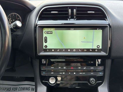 Used 2017 Jaguar F-PACE Prestige AWD/4WD image 24