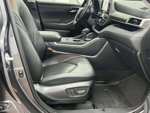 Used 2023 Toyota Highlander XLE AWD/4WD image 26
