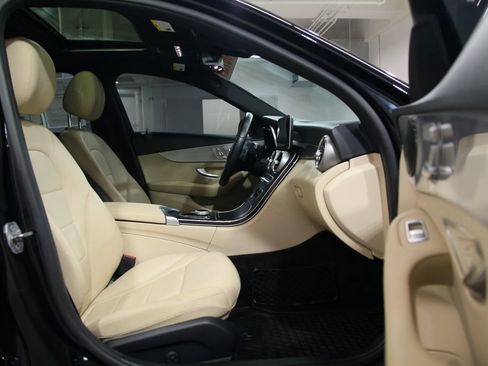Certified 2019 Mercedes-Benz C 300 4MATIC Sedan image 20