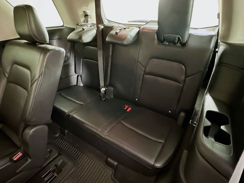 Used 2022 Nissan Pathfinder SL w/ SL Black Package FWD image 29