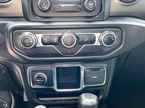 Used 2019 Jeep Wrangler Sport AWD/4WD image 29