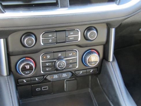 Used 2024 Chevrolet Suburban LT image 29