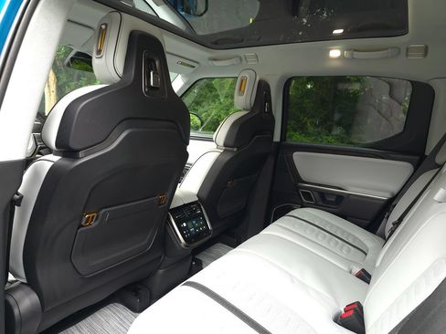 Used 2023 Rivian R1T Adventure AWD/4WD image 15