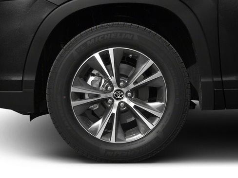 Used 2017 Toyota Highlander Plus AWD/4WD image 13