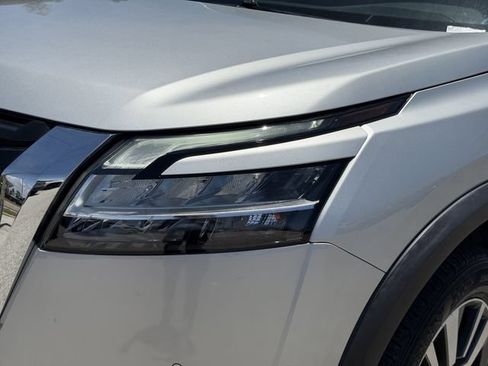 Used 2022 Nissan Pathfinder SL FWD image 34
