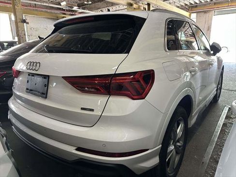 Used 2023 Audi Q3 2.0T Premium w/ Convenience Package AWD/4WD image 2