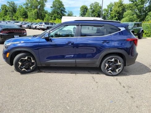Used 2024 Kia Seltos EX AWD/4WD image 6